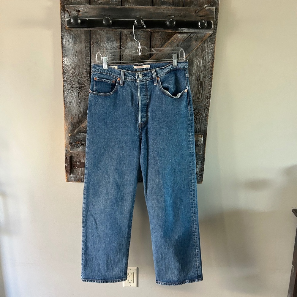 Levi's Mid-Blue Straight-Leg Jeans